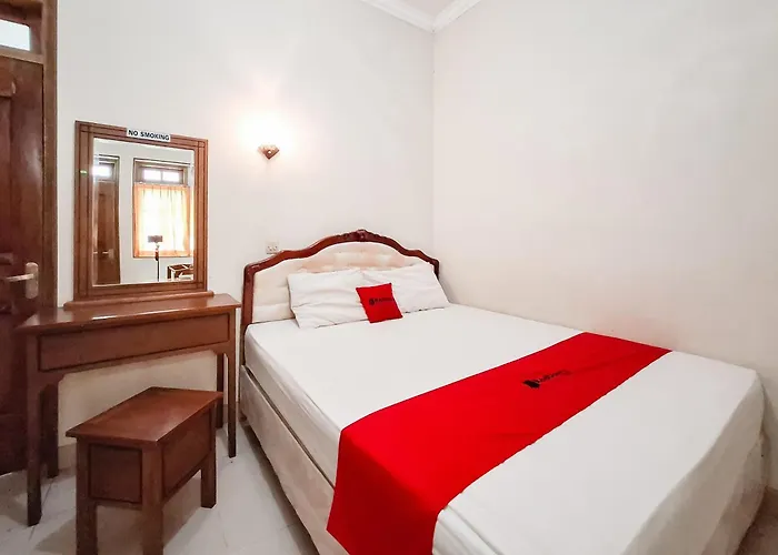RedDoorz Hotel Tejomoyo Near Bukit Sekipan Tawangmangu